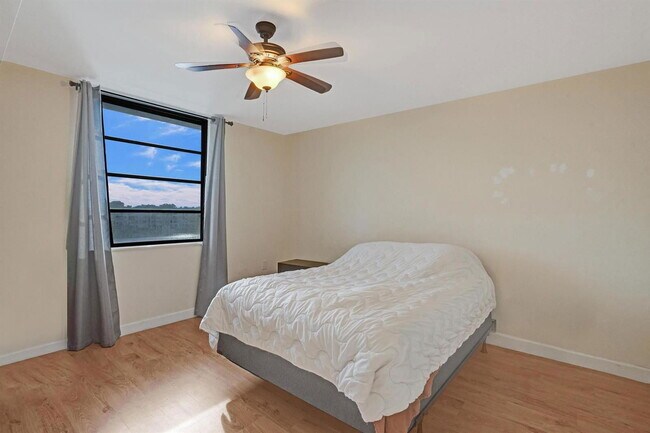 Building Photo - 1526 Whitehall Dr