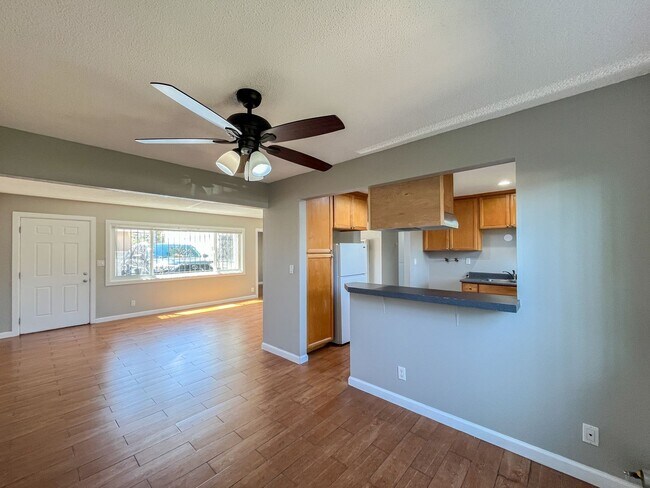 Building Photo - 11303 S Lemoli Ave