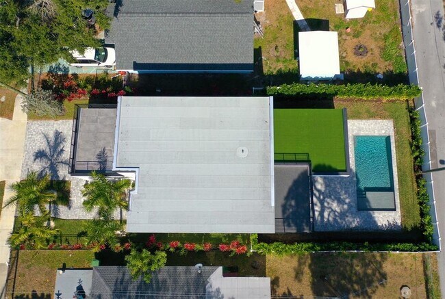 Building Photo - 1156 Cocoanut Ave