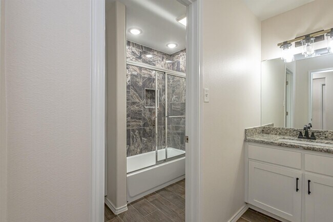 Building Photo - 3622 Octavia Dr