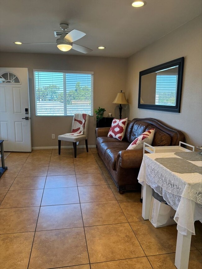 Building Photo - Furnished 2 Bed 1 Ba home in Bonita!