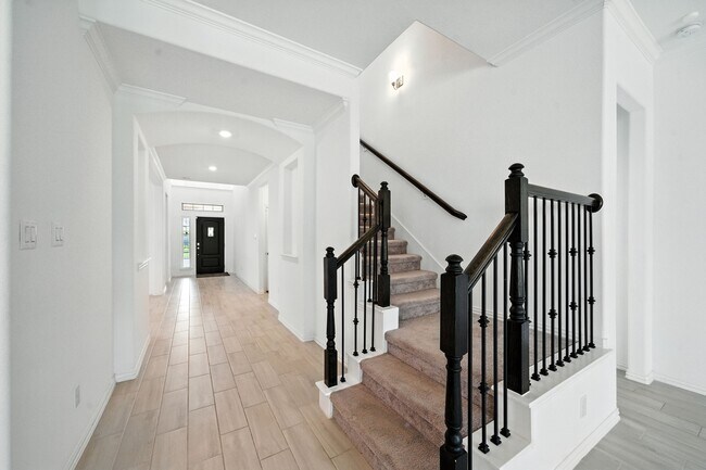 Building Photo - 15011 Old Horseshoe Lake Dr