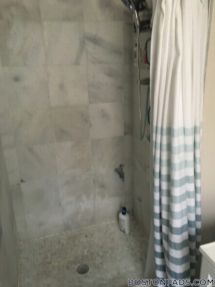 Building Photo - 506 E Broadway