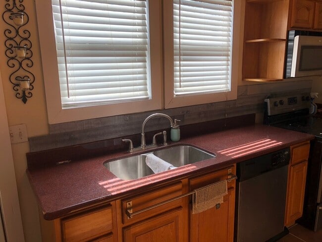 Building Photo - Historic Ybor City Bungalow