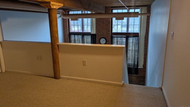 Building Photo - 839 Main St