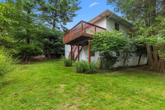 Another view of the backyard, where you can access from both sides of the house. - 45 High St