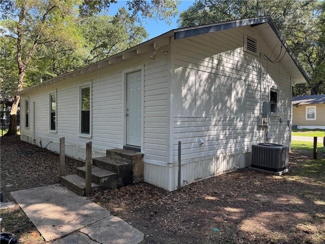 Building Photo - 904 Pansy Ct
