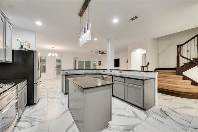 Building Photo - 305 Blythe Bridge Dr