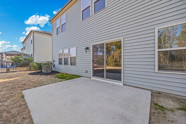 Building Photo - Classic finishes paired with an open, versatile layout!