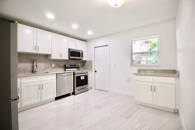 Primary Photo - 8867 Sunset Dr