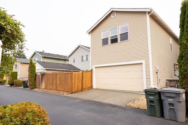 Building Photo - Updated 4 Bedroom DuPont Home for Rent