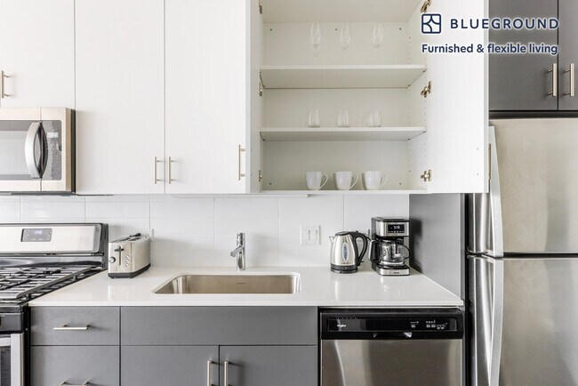 Building Photo - 60 E Randolph St