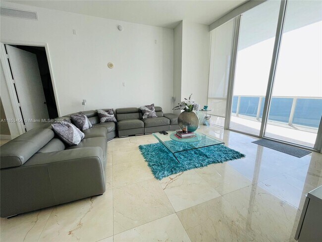 Building Photo - 16001 Collins Ave