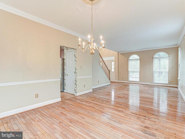 Building Photo - 817 Santmyer Dr SE