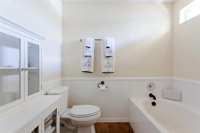 Building Photo - 3137 Lake Cove