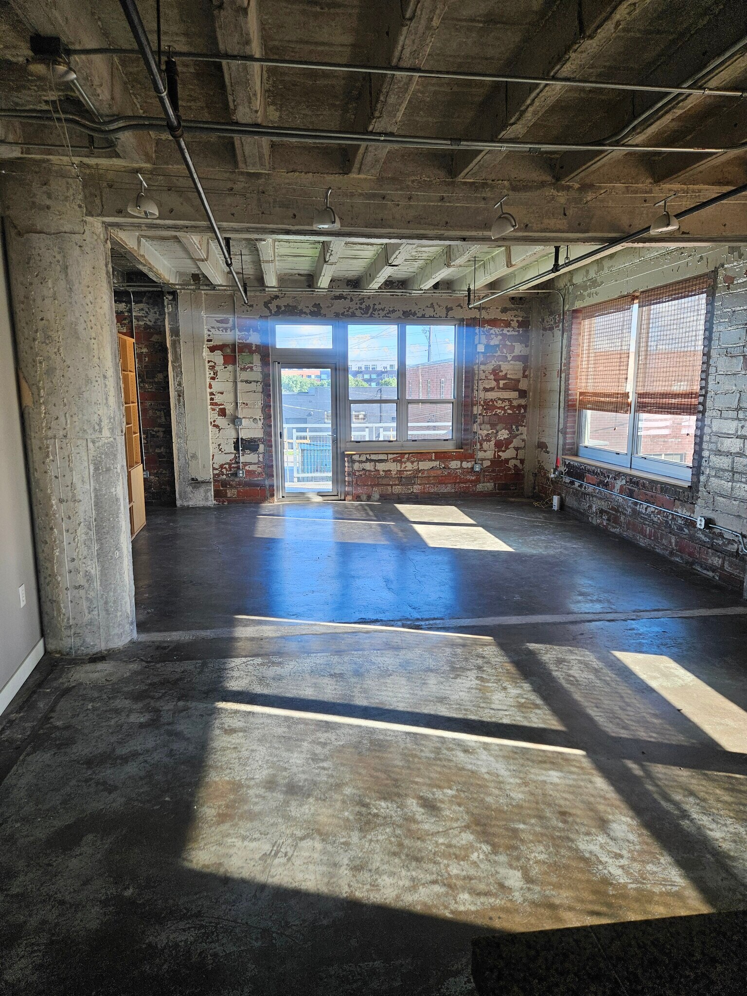 Building Photo - 112 11th St
