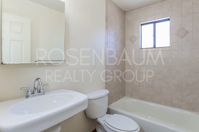 Building Photo - 455 W Kelso St