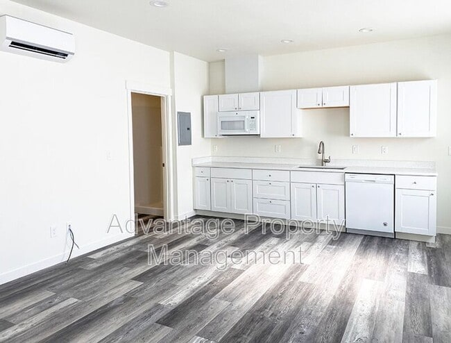 Building Photo - 368 Spaulding Ave