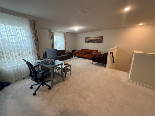 Building Photo - 909 Cormorant St