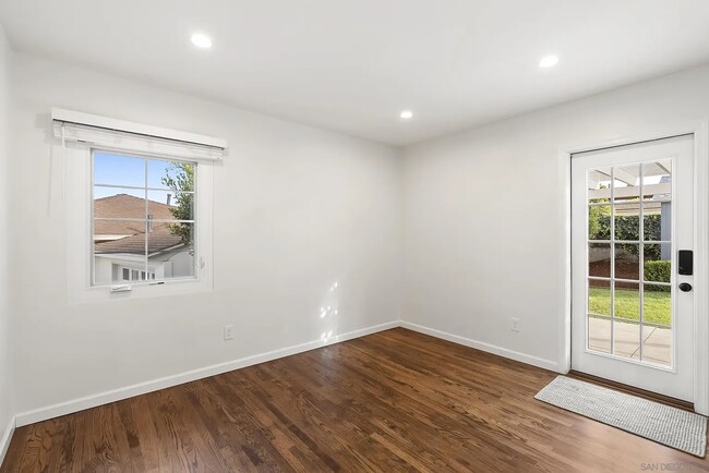 Building Photo - 4325 Long Branch Ave