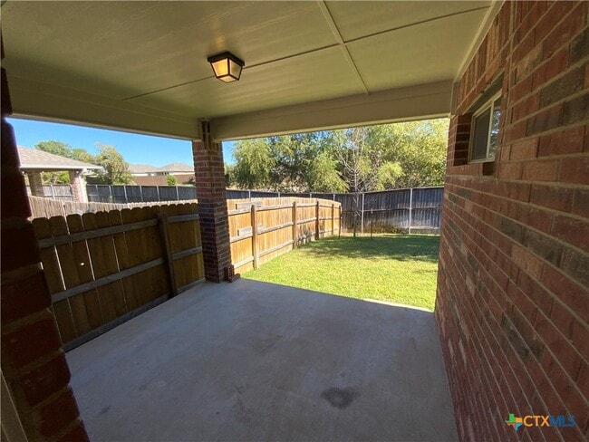 Building Photo - 5205 Cicero Dr