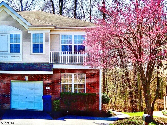 Primary Photo - 256 Fountayne Ln