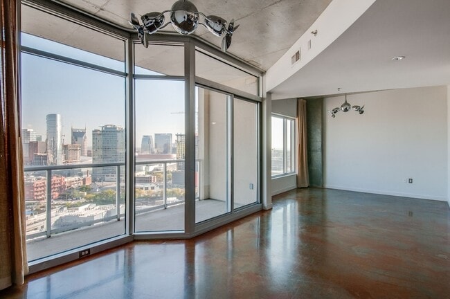 Building Photo - 600 12th Ave S