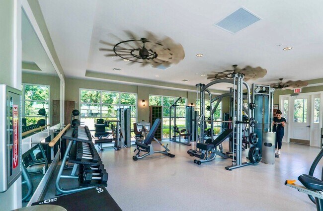 Building Photo - Gorgeous 4/ 2.5 Home in the Beautiful Lake Asbury Area of Clay County! $2,550.00