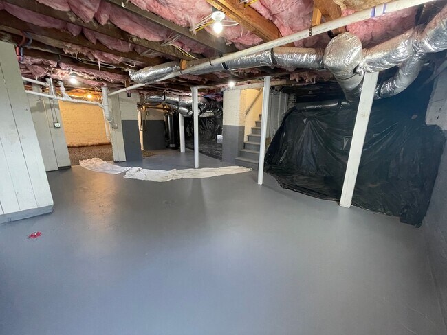 Building Photo - Updated 3/2 House in Old East Rome $1,895