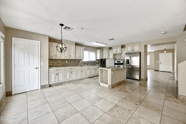 Building Photo - 7500 E Deer Valley Rd