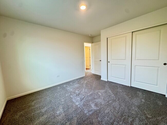 Building Photo - 15036 W Cyrus Dr
