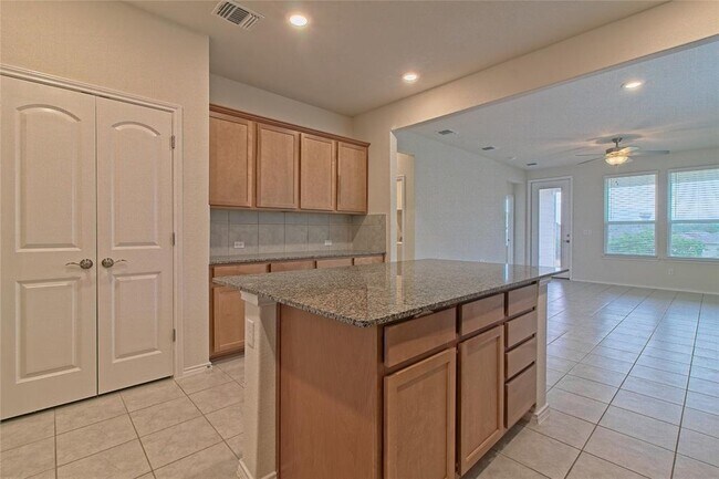 Building Photo - 608 Benton Ln