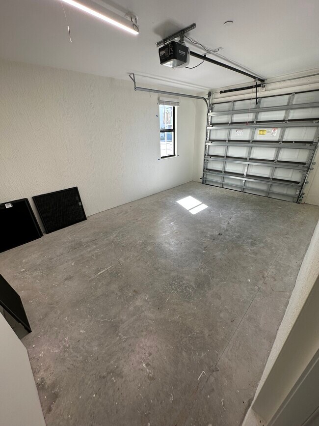 Building Photo - 9970 NW 129th Ter