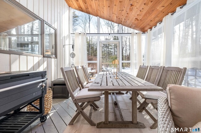 Building Photo - 9 Belshyre Ct