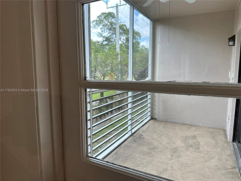 Building Photo - 8121 SW 24th Ct