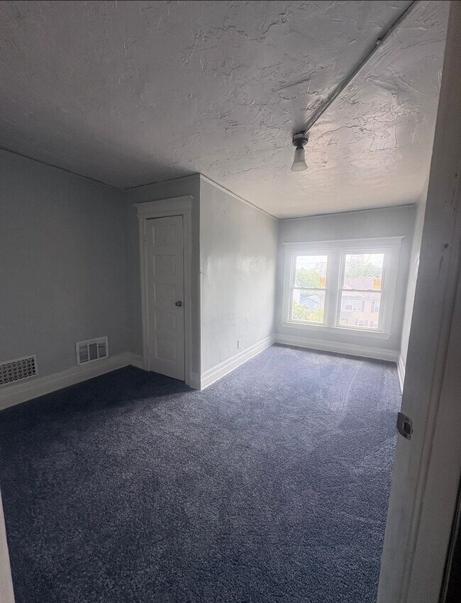 Building Photo - 668 Pingree St