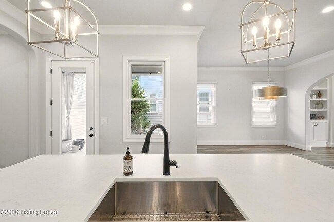 Building Photo - 6218 Mistflower Cir