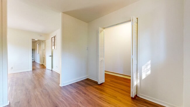 Building Photo - Cozy and Spacious 1 Bedroom 1 Bathroom Cottage! Landscaping and Garbage Included!