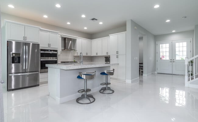 Building Photo - 15145 Cameo Ct