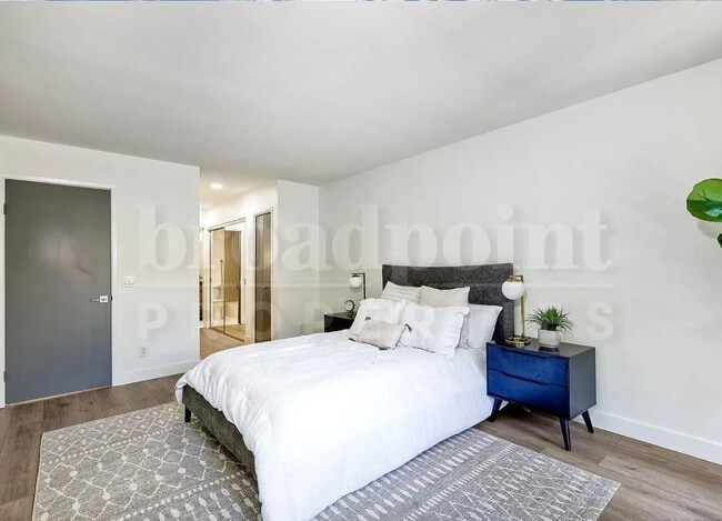 Building Photo - 2507 Navarra Dr