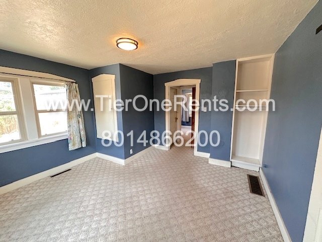 Building Photo - This property offers a NO DEPOSIT option available for qualified renters!