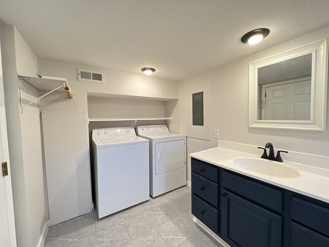 Building Photo - 579 W 16th St