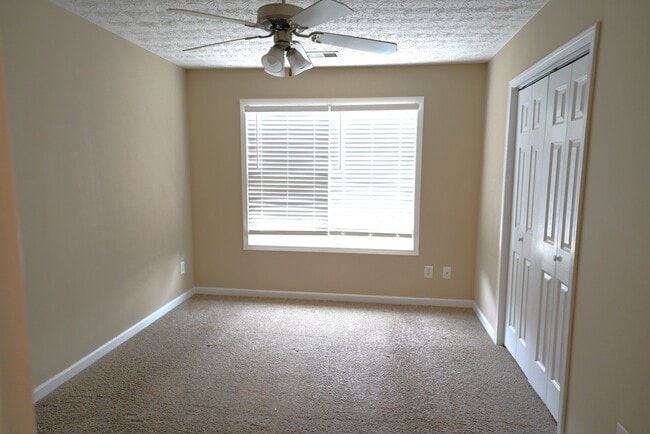 Building Photo - 221 Alton Cir