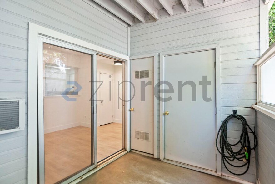 Building Photo - Unit 385
