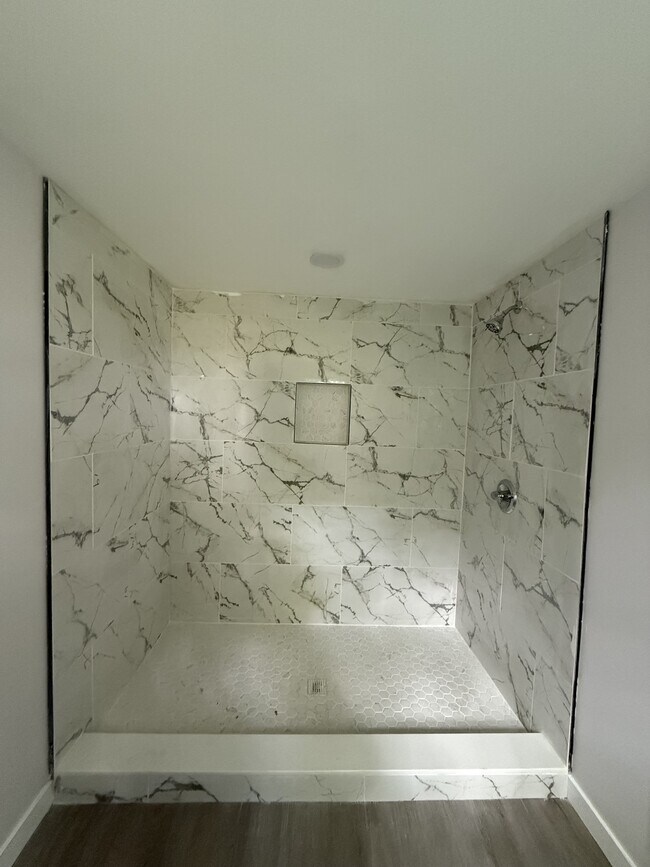 Building Photo - 421 Catherine St