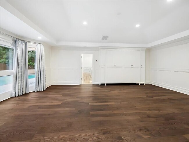 Building Photo - 4040 Overbrook Ln