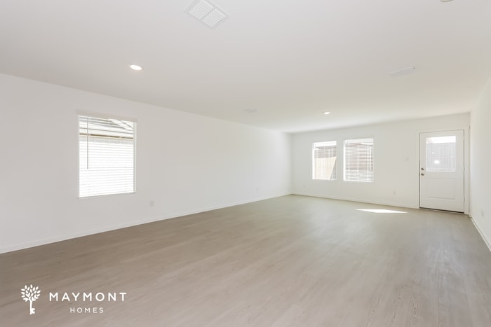 Building Photo - 1047 Neyland Dr