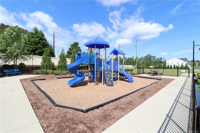 Building Photo - 2936 Baronial St