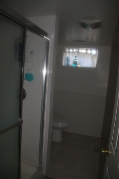 Full bath - 11116 Orleans Way