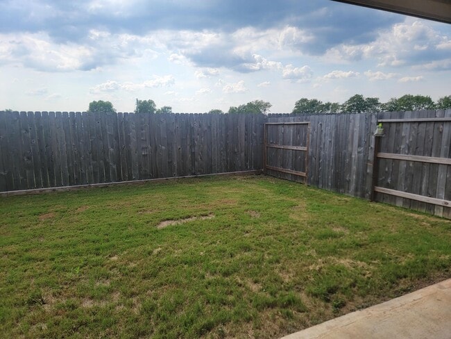 Building Photo - 940 Tillman Ln
